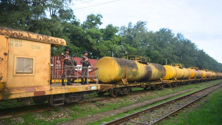 চট্টগ্রাম থেকে তেলবাহী ট্রেন চলাচল শুরু