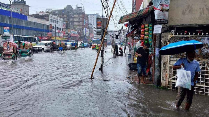 রাজধানীতে এখনও কাটেনি জলাবদ্ধতা