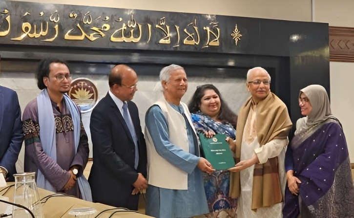 প্রধান উপদেষ্টার কাছে চার সংস্কার কমিশনের প্রতিবেদন জমা