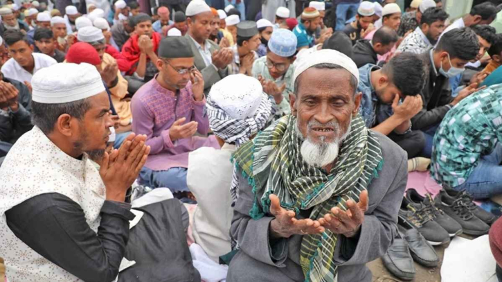 বিশ্ব ইজতেমার প্রথম পর্বের দ্বিতীয় ধাপ আখেরি মোনাজাতের মাধ্যমে সম্পন্ন