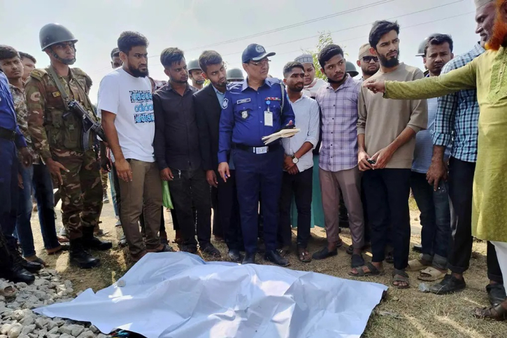 কুমিল্লায় ট্রেনের ধাক্কায় অটোরিকশার ৫ যাত্রী নিহত