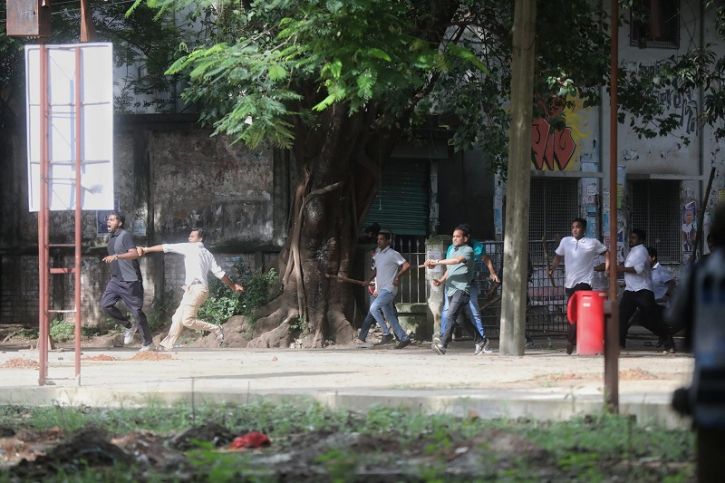 ঢাবিতে শিক্ষার্থীদের সঙ্গে ছাত্রলীগের সংঘর্ষ